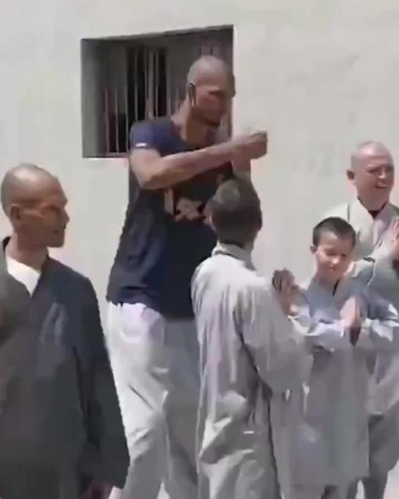 下赛季我给你来个这个？文班在少林看样子没少练腿法啊
