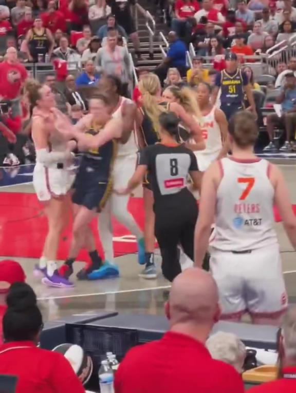 先打脸，后撞倒！WNBA球员就是这么对待她们的金饭碗的！