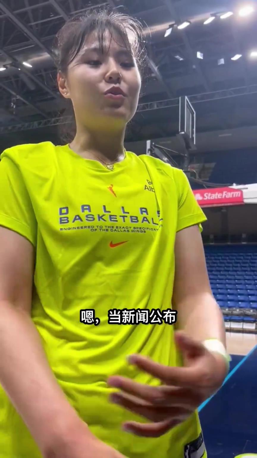 英语进步很大哦！小宝：很开心能和佩奇一起打球！