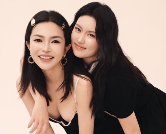 劉維偉糊涂??！劉維偉老婆曬和兩個女兒寫真照：我們的全家福2.0版本