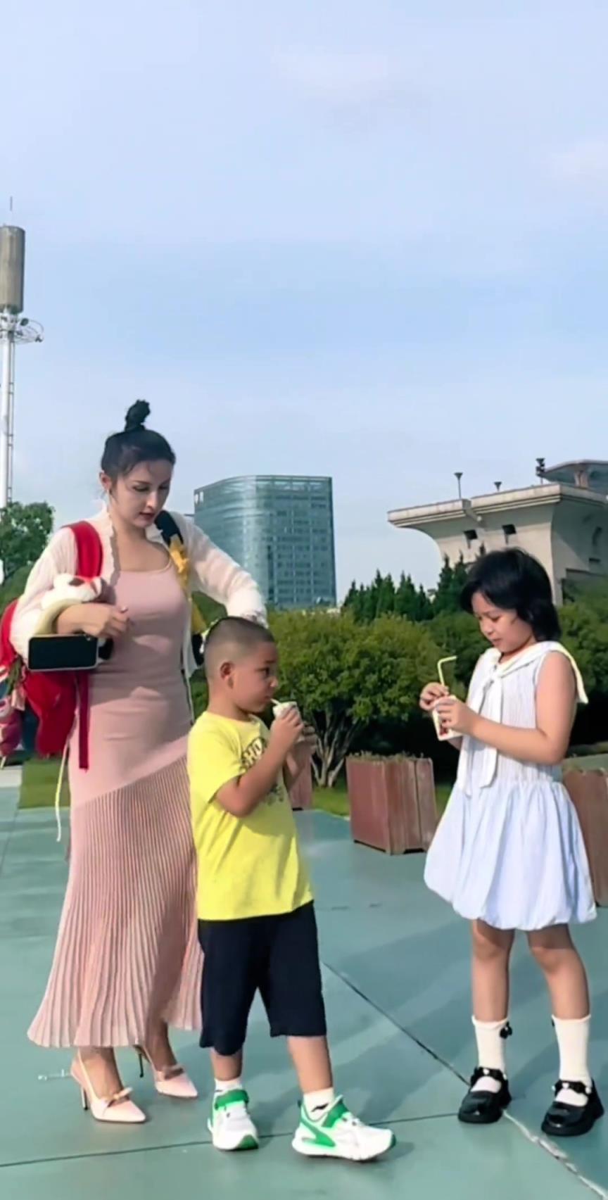 離婚了？西熱妻子曬視頻：從今天開始我將正式獨(dú)自帶兩個(gè)孩子~