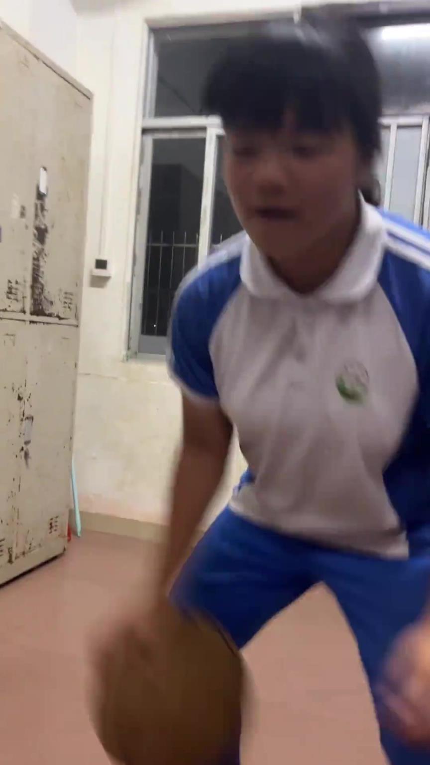 在宿舍球感如欧文，在球场如汤普森