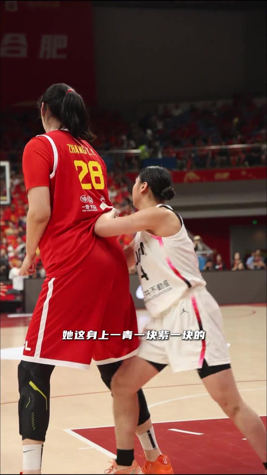 宫鲁鸣：张子宇打完日本后身上青一块紫一块的，要适应成年队强度
