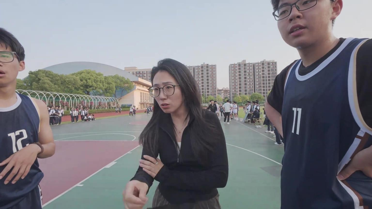 教你化學你不聽 教你這個總得聽吧！化學老師球場上滿滿壓迫感