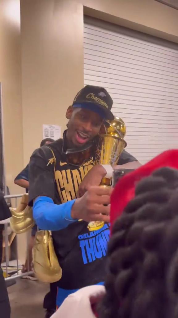 老大哥的祝福！保羅視屏通話祝賀亞歷山大奪冠奪FMVP