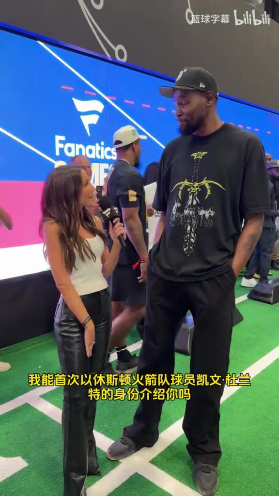 嘴角壓不住了！KD面帶笑容接受采訪！女記者問KD是否要招募威少！
