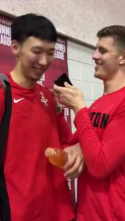 那年周琦和哈滕还是队友呢，如今哈滕已是冠军中锋了！