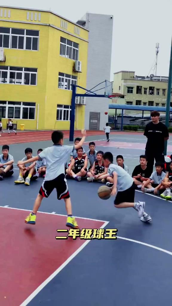 無法想象這是一個二年級小學(xué)生的實力，吊打幾個六年級的