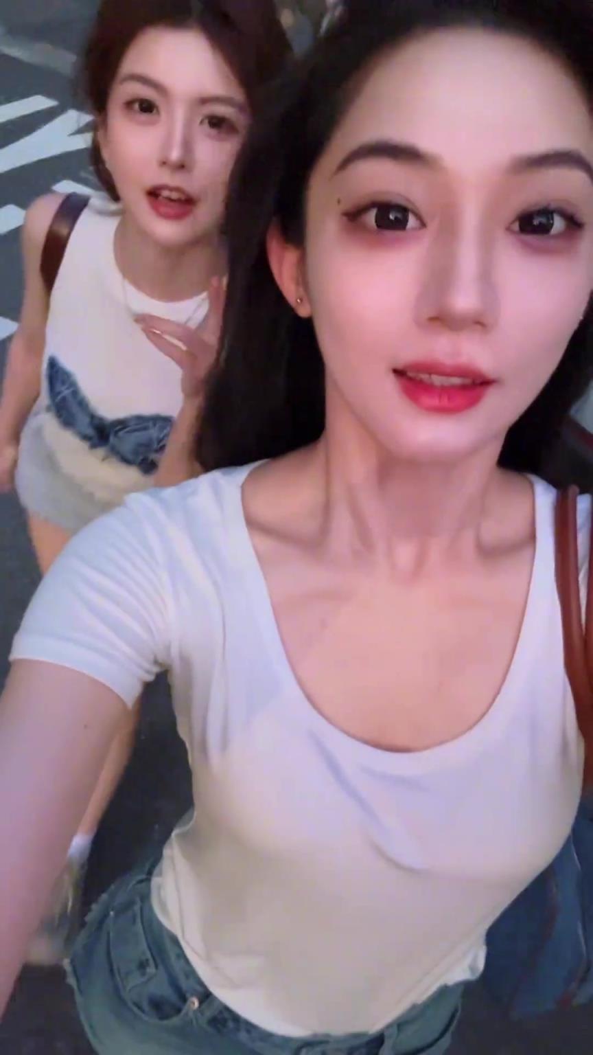最喜欢谁啊？美女主播婧雯晒几位女主播们的小聚~