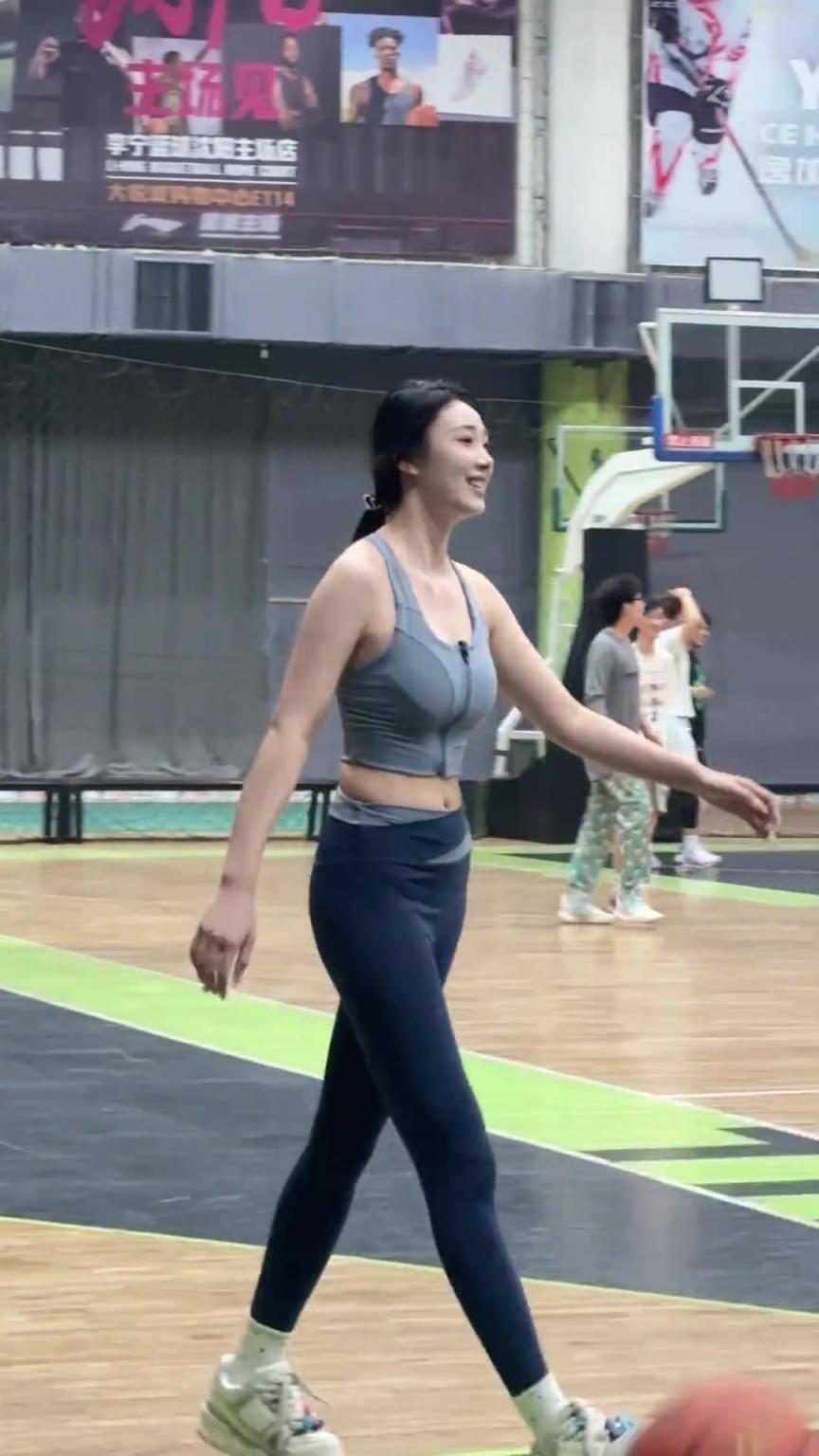 平A閃現？小姐姐這一個轉身虛晃假動作 你能防得住嗎？