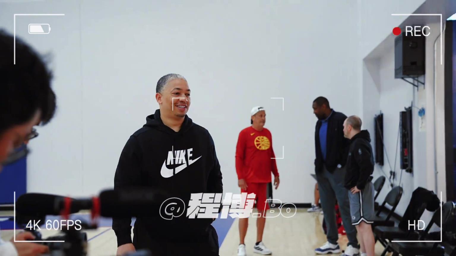 此前快船總經(jīng)理觀看楊瀚森試訓(xùn) 盧指導(dǎo)主動(dòng)上前握手
