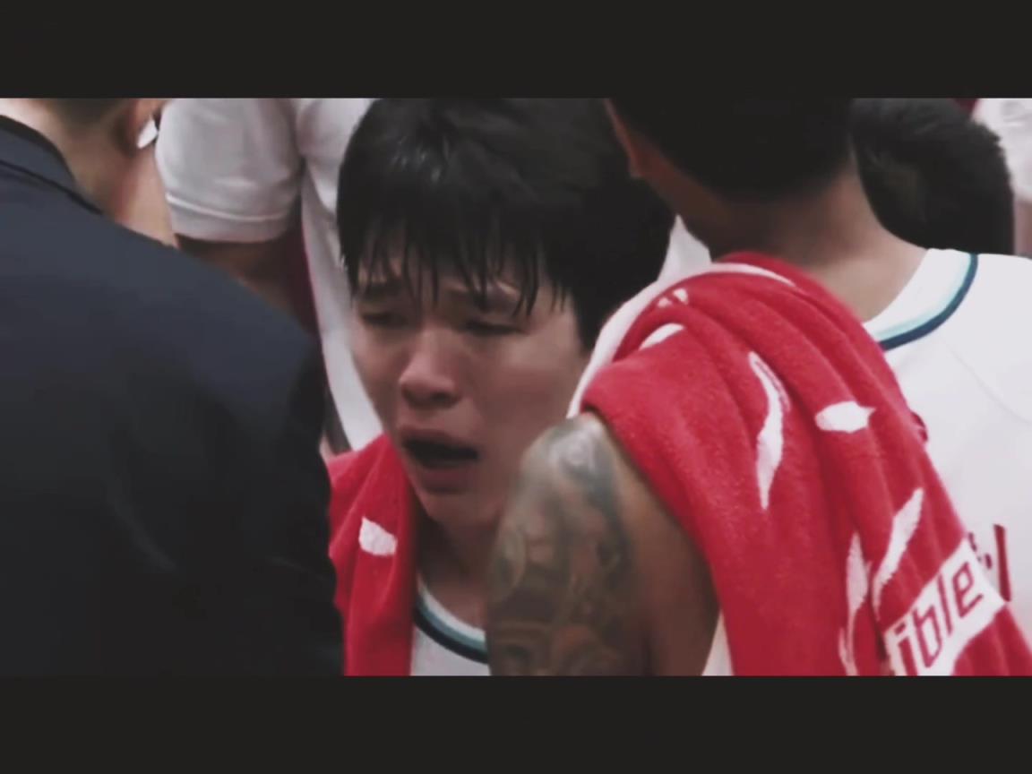 真的好勝！楊瀚森此前季后賽打得急哭了，如今努力打進了NBA！
