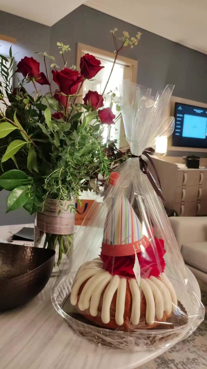 楊瀚森媽媽：一進酒店入住，開拓者就給瀚森送來生日蛋糕????