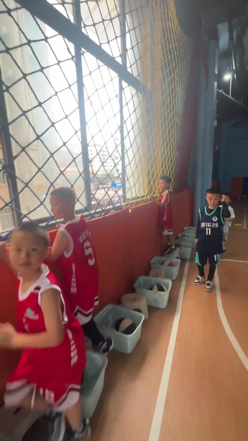 體育生對藝術生的向往，這么小就展現出來了嗎