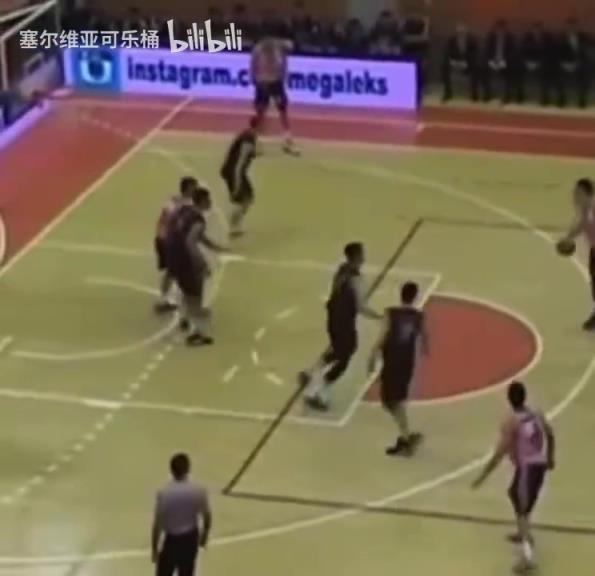 別被選秀順位騙了！登錄NBA前的約基奇是怎么打球的？