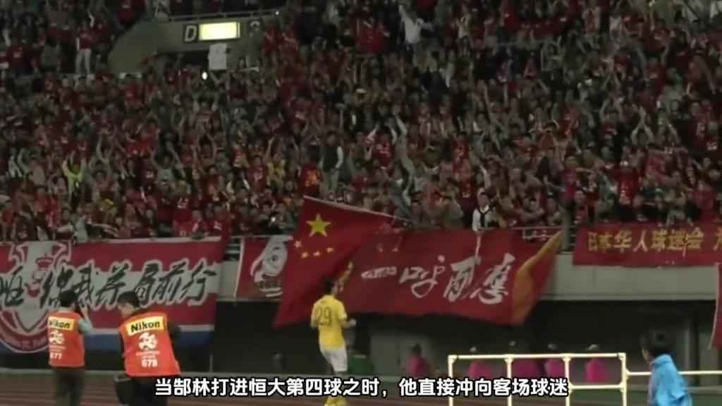 戰(zhàn)術(shù)多樣化還得里皮，替補(bǔ)球員效果明顯，日本教練直接提前離場(chǎng)