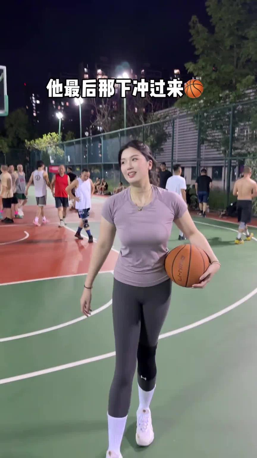 一點(diǎn)不憐香惜玉??！國產(chǎn)卡戴珊的肘子姐發(fā)文：大哥的對(duì)抗有點(diǎn)猛~