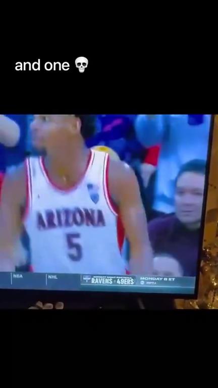 咸豬手??？NCAA球員上籃后，順手抓了一把啦啦隊妹子的胸