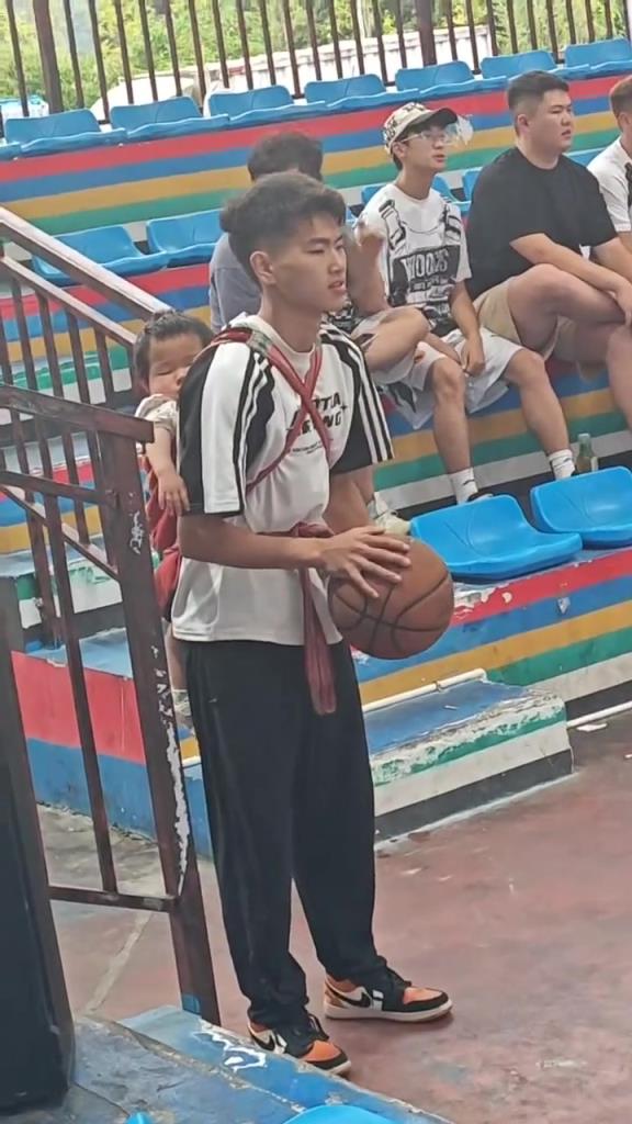 熱愛和生活當(dāng)中非要選一樣的話我大概是選擇了生活...