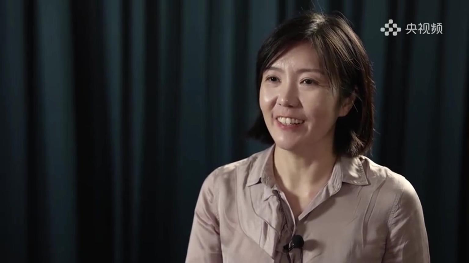 央視：你怎么看待梅西給你洗澡？亞馬爾：他有他的傳奇，我走自己