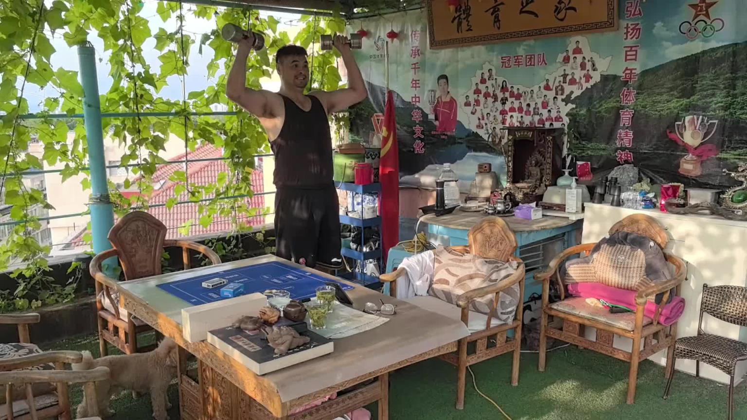 太自律了！55歲的戰(zhàn)神劉玉棟依然保持健身