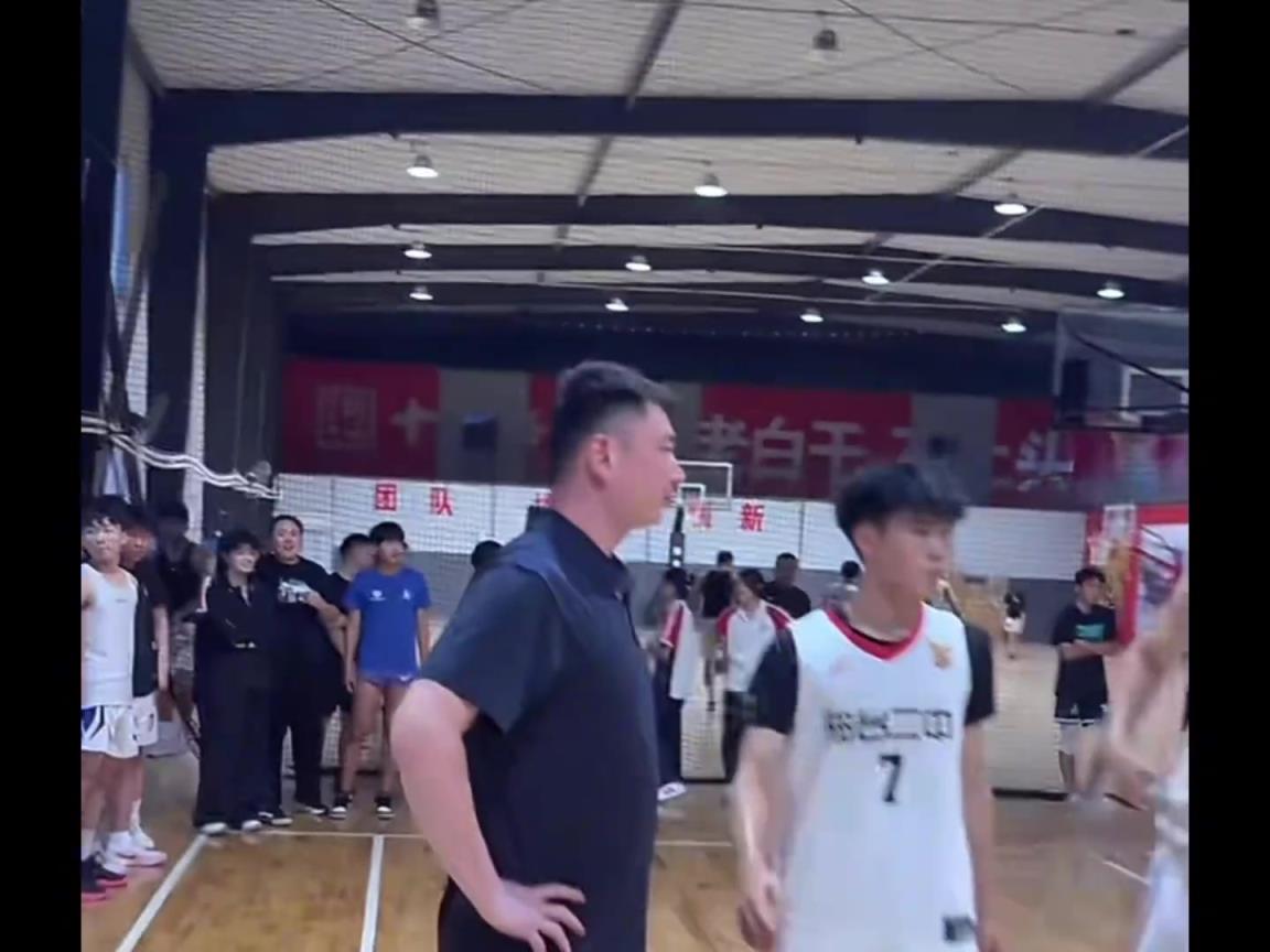 教練看似講的很混亂的戰(zhàn)術(shù)，沒想到真的給成功絕殺了