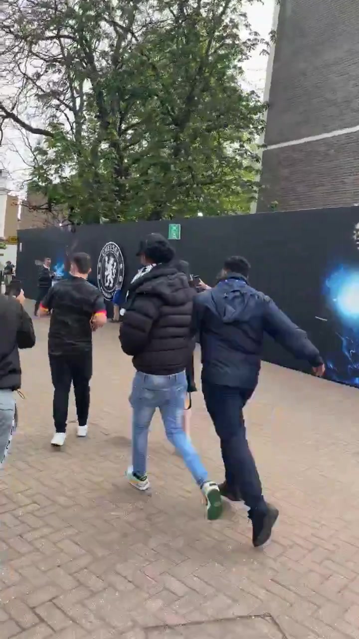 狂热鞋迷！帕尔默赛后冲出球场，真正目的竟然是一双鞋？