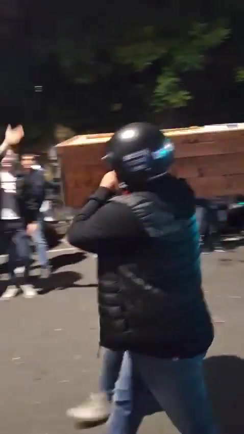 大張旗鼓興高采烈！熱那亞球迷為死敵桑普辦葬禮，慶祝其降入意丙