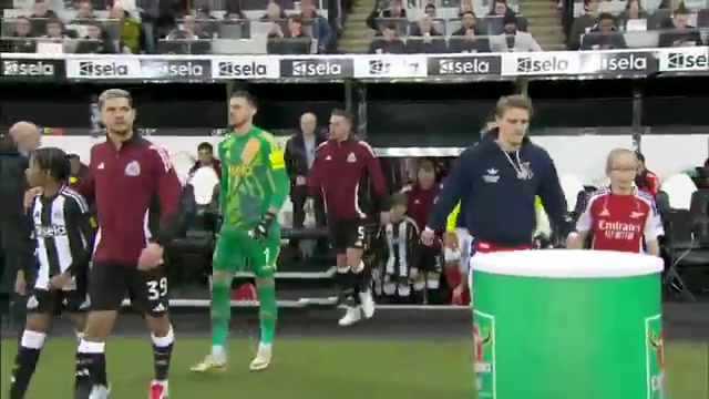 賽季三殺！本賽季聯(lián)賽杯，拉亞超巨失誤，紐卡2-0阿森納晉級決賽