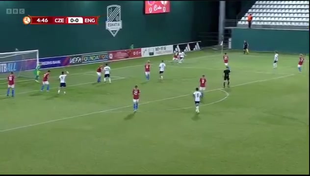 天賦滿滿！15歲阿森納小將一條龍小角度破門 破U17歐錦賽進球紀錄