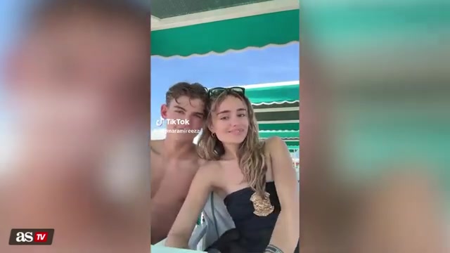 伯纳乌见？皇马预计回购尼科-帕斯，近期球员和女友甜蜜度假