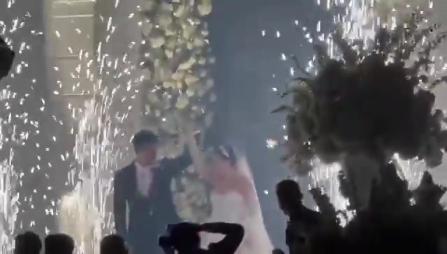 婚前已生两孩❤️路易斯-迪亚斯和女友结婚，自2016年就开始交往